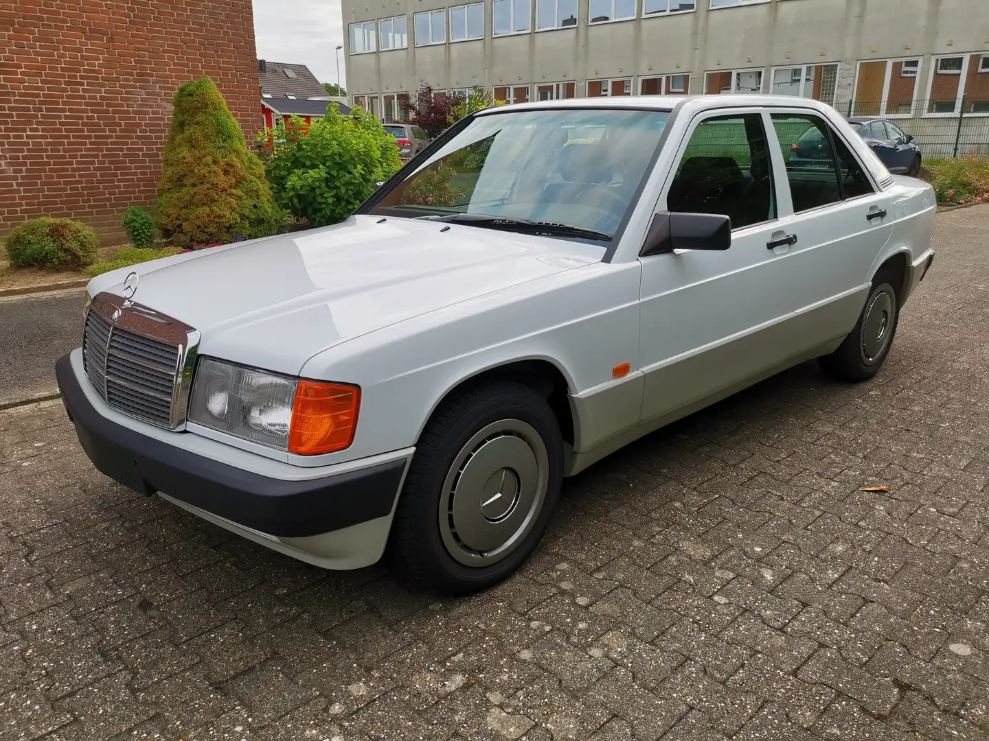 Mercedes-Benz 190 E 1.8 2.Hand , Erstlack, rostfrei Weiß - 1