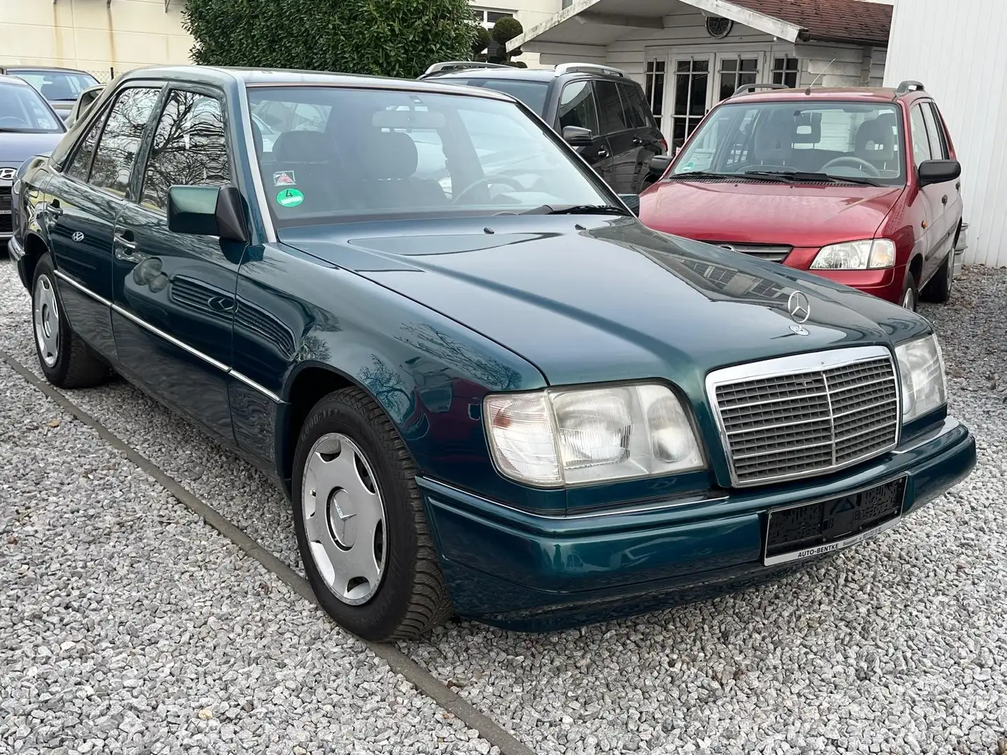 Mercedes-Benz E 200 E 200, Top Zustand, TÜV neu... Grün - 2