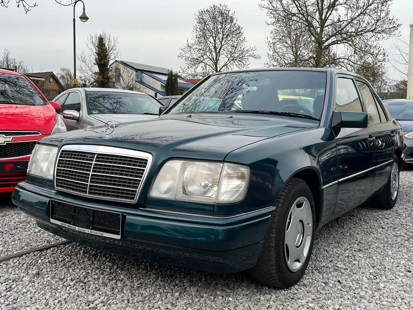 Mercedes-Benz E 200 E 200, Top Zustand, TÜV neu... Grün - 1