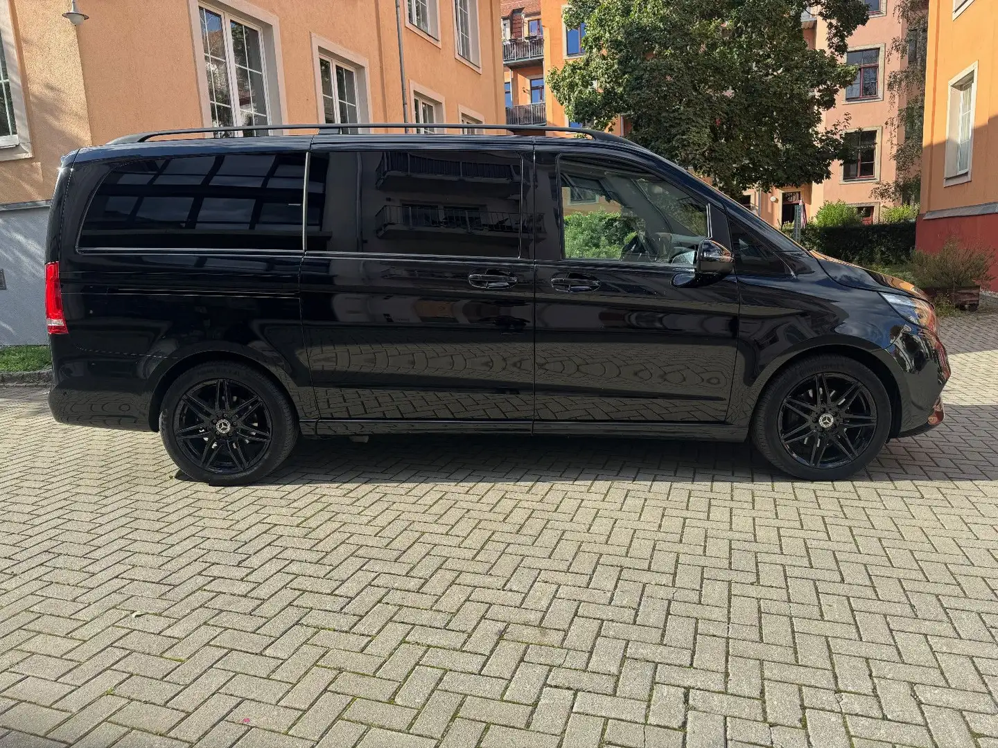 Mercedes-Benz V 300 d lang Exclusive Edition 4matic Schwarz - 2