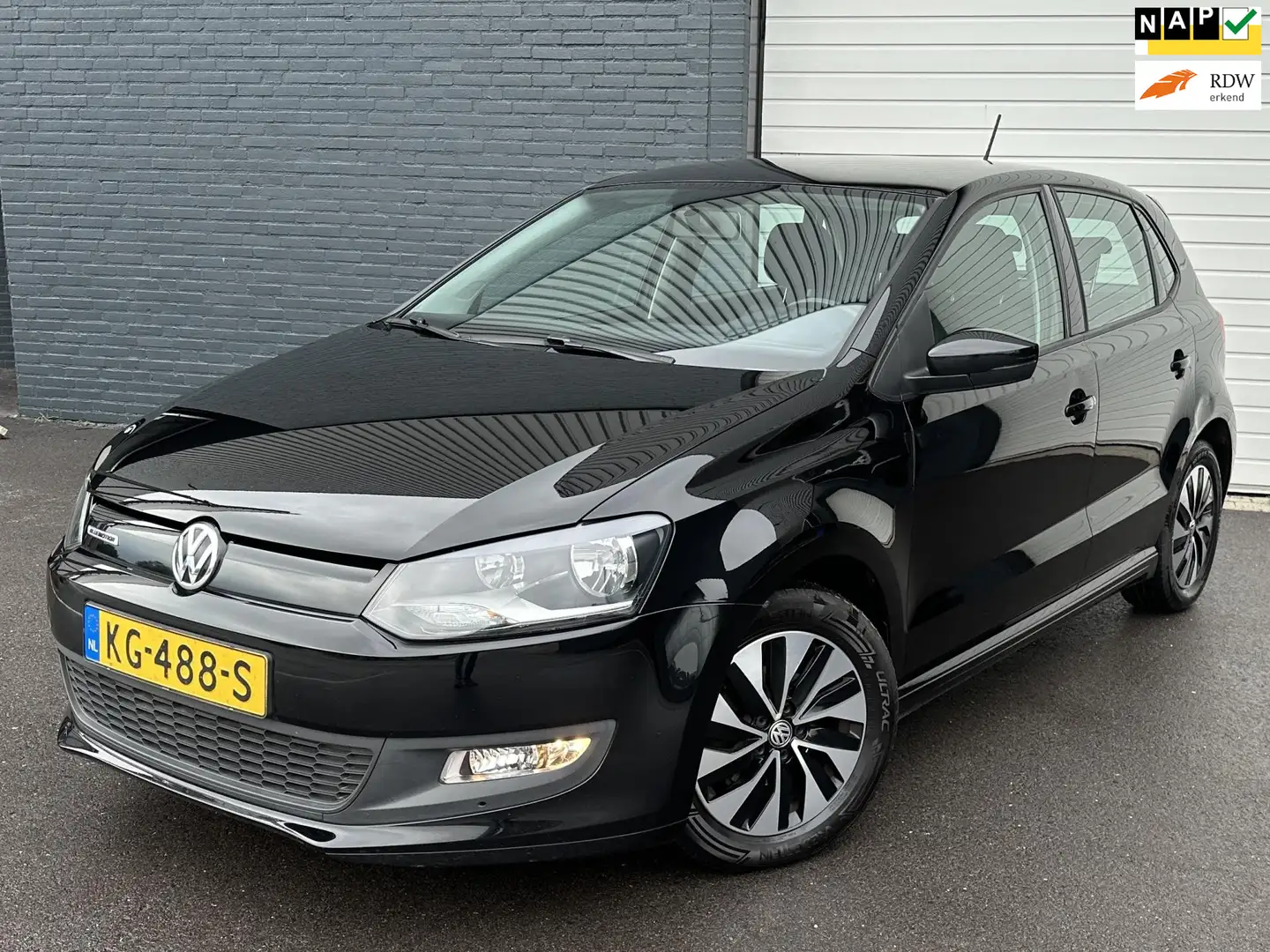 Volkswagen Polo 1.0 BlueMotion AIRCO/CRUISE/NAVI/5DEURS/NAP/NWEAPK Zwart - 1