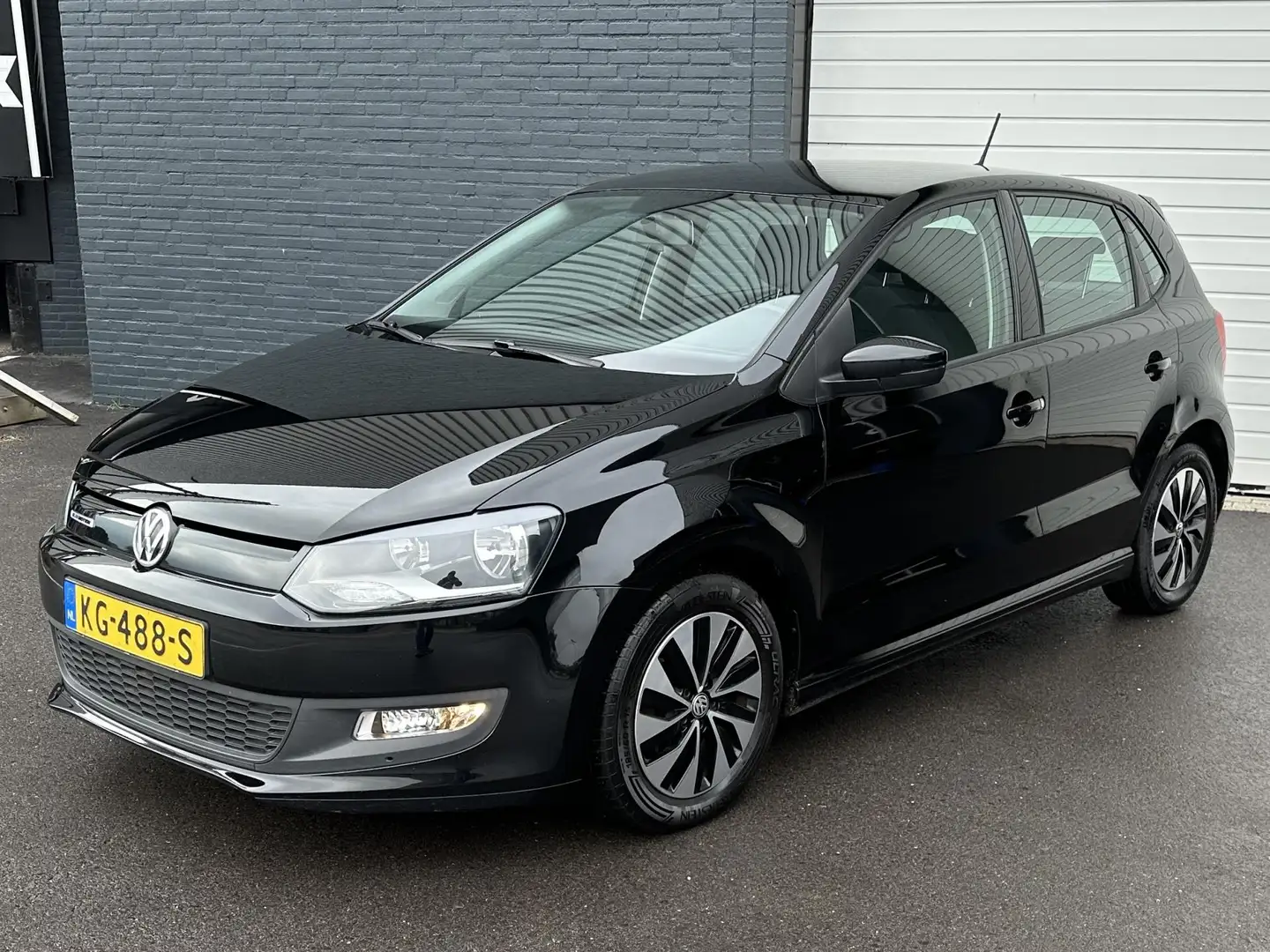 Volkswagen Polo 1.0 BlueMotion AIRCO/CRUISE/NAVI/5DEURS/NAP/NWEAPK Zwart - 2