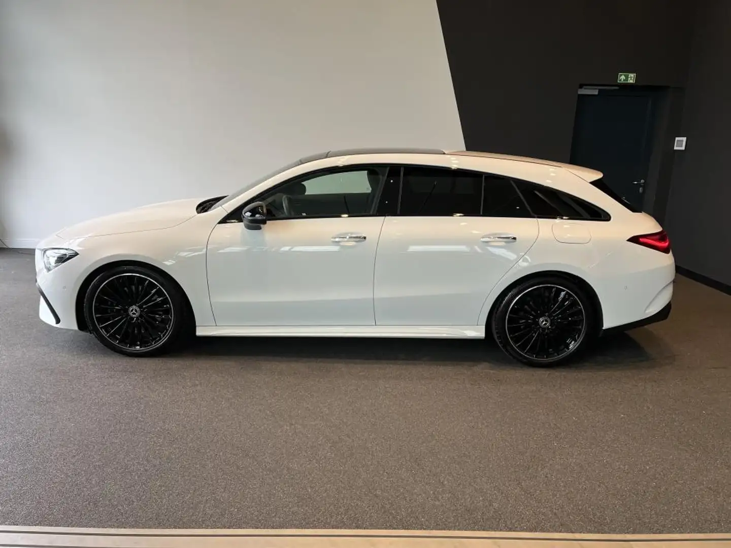 Mercedes-Benz CLA 220 d SB AMG+Night+Pano+AHK+Kamera+Ambiente+ Blanc - 2