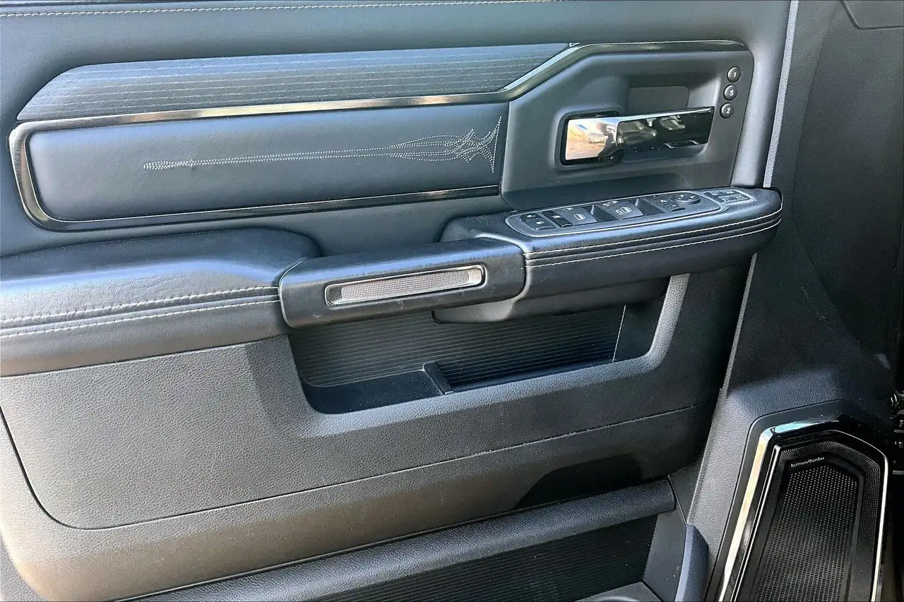 RAM 2500 снимка RAM 2500