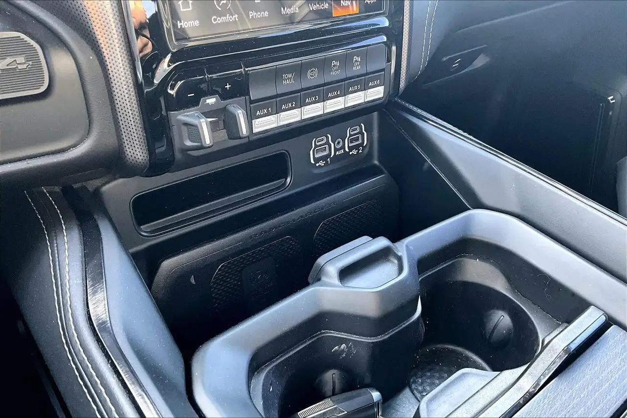 RAM 2500 снимка RAM 2500