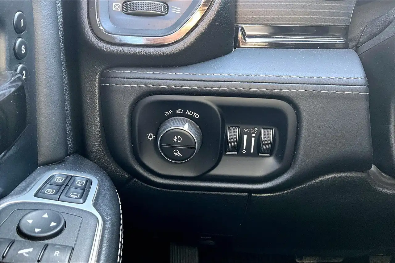 RAM 2500 снимка RAM 2500