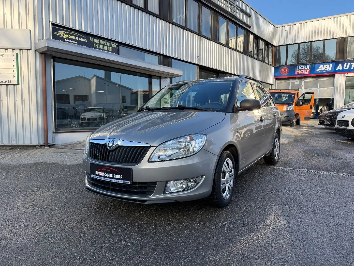 Skoda Fabia 1,2 8V TSI Combi Activen Tüvneu 1hand Beige - 1