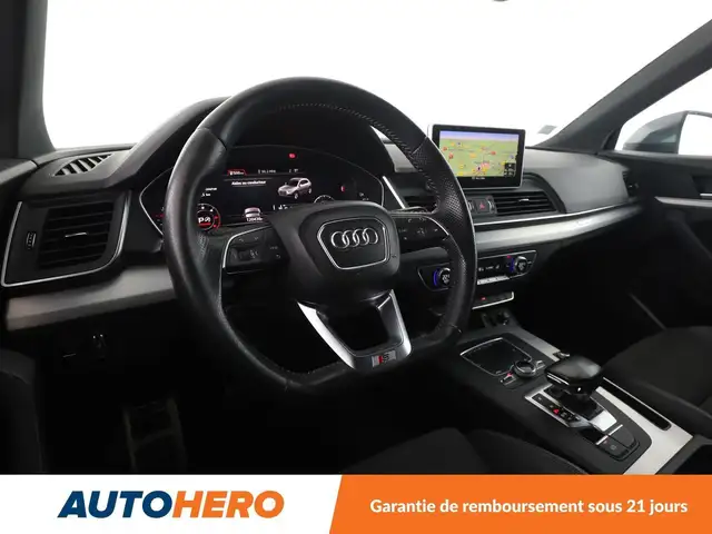 Audi Q5 view 11