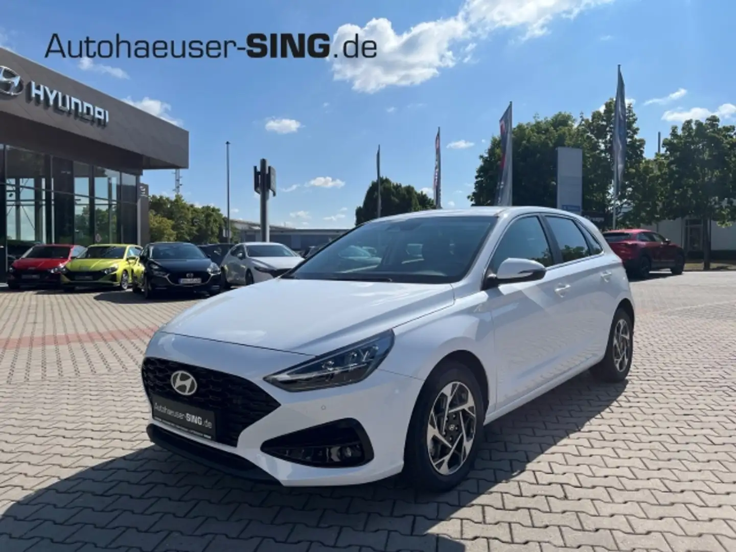Hyundai i30 Automatik M-Hybrid Klima LED Kamera CarPlay Weiß - 1