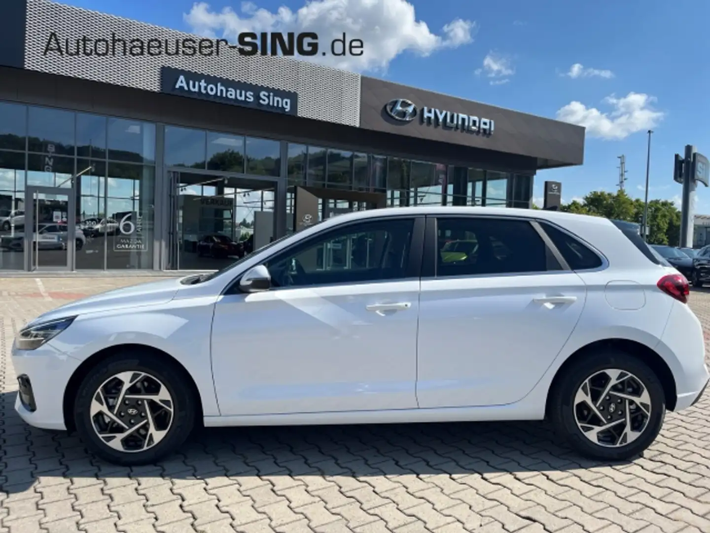 Hyundai i30 Automatik M-Hybrid Klima LED Kamera CarPlay Weiß - 2