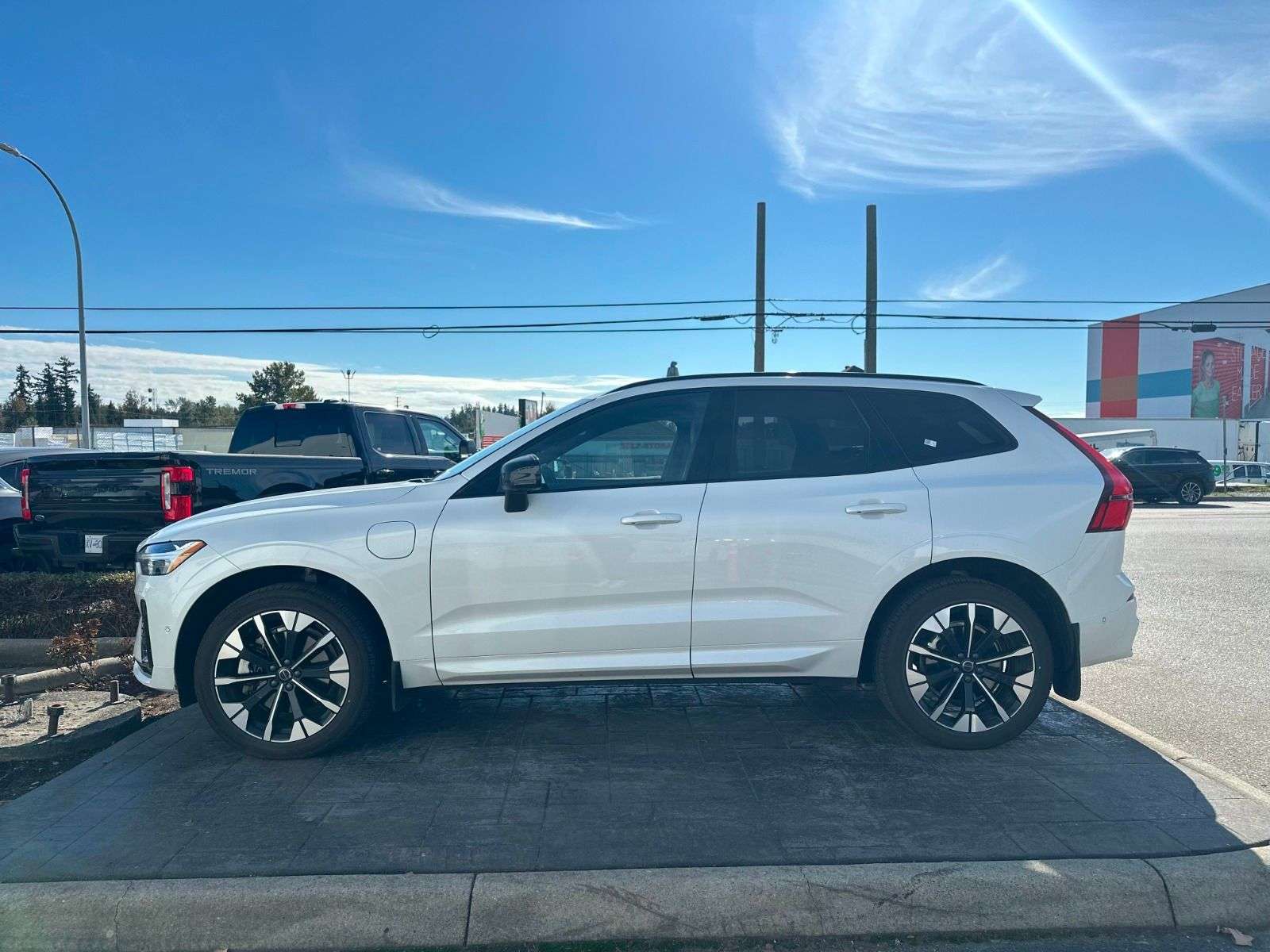 2026 Volvo XC60 — photo 2