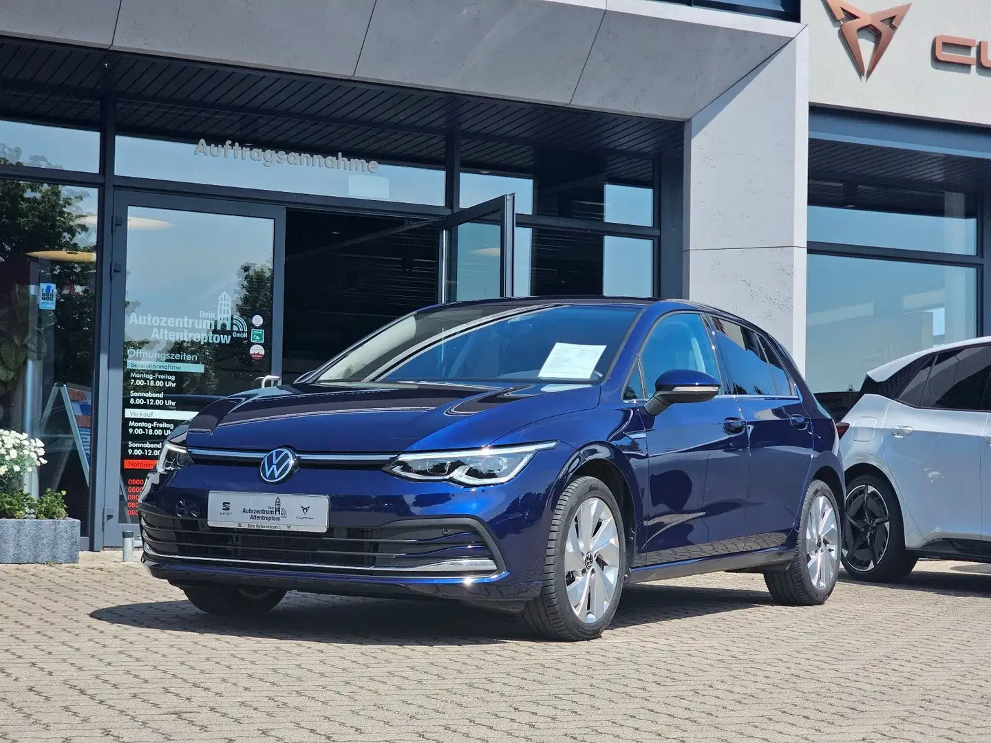 Volkswagen Golf 1.5 eTSI DSG Style SHZ, NAVI, ACC Azul - 2