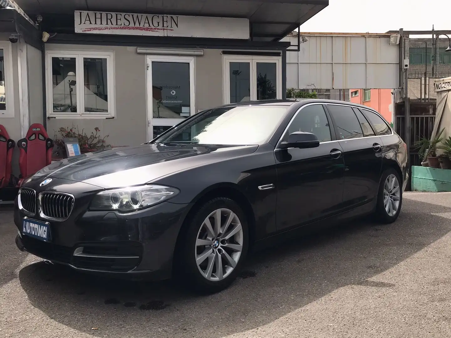 BMW 520 520d Touring Business aut. Grau - 2