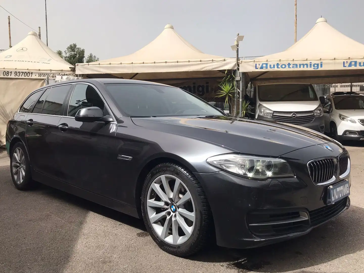BMW 520 520d Touring Business aut. Grau - 1