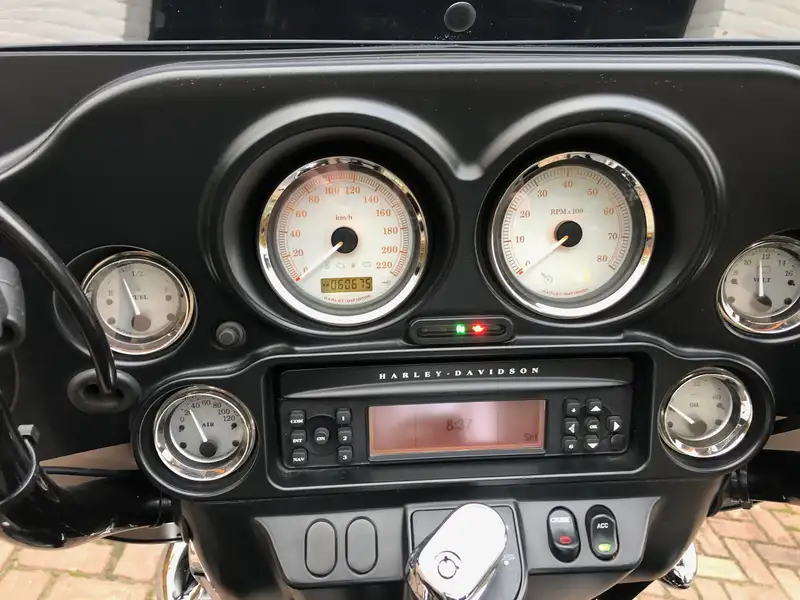 Harley-Davidson Street Glide - foto 6