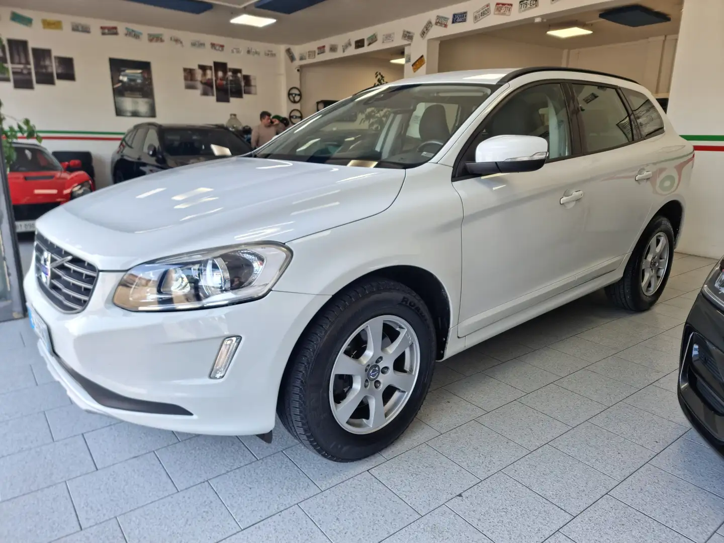 Volvo XC60 2.0 d3 EURO 6B UNICO PROP *AUTOCARRO IVA ESPOSTA* Bianco - 1