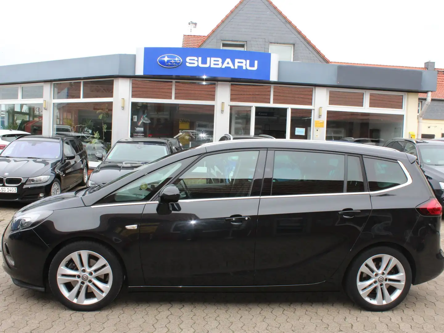 Opel Zafira Tourer Innovation inkl. AHK Schwarz - 1