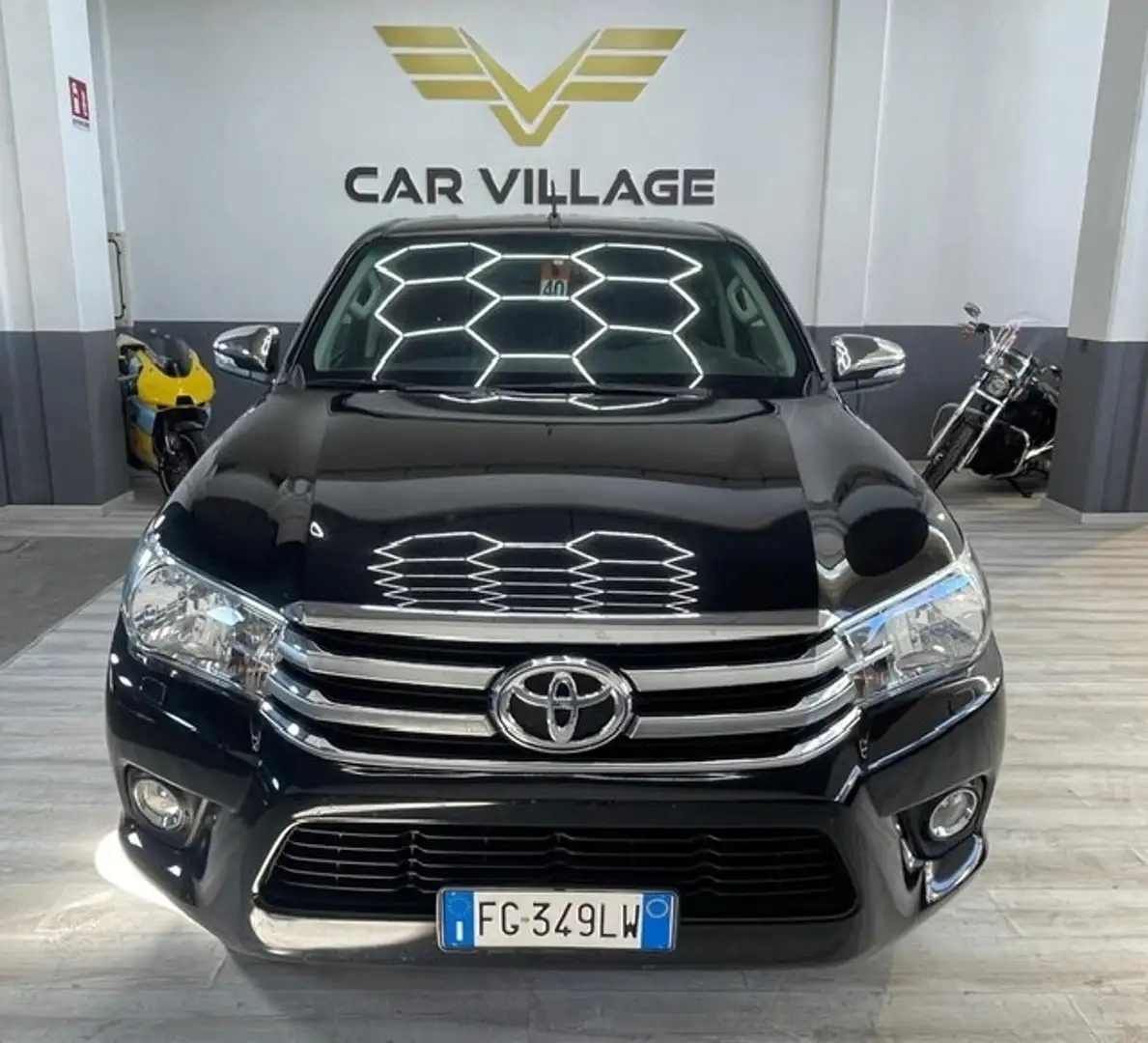 Toyota Hilux Hilux 2.4 D-4D A/T 4WD 4 porte Double Cab Lounge Noir - 1