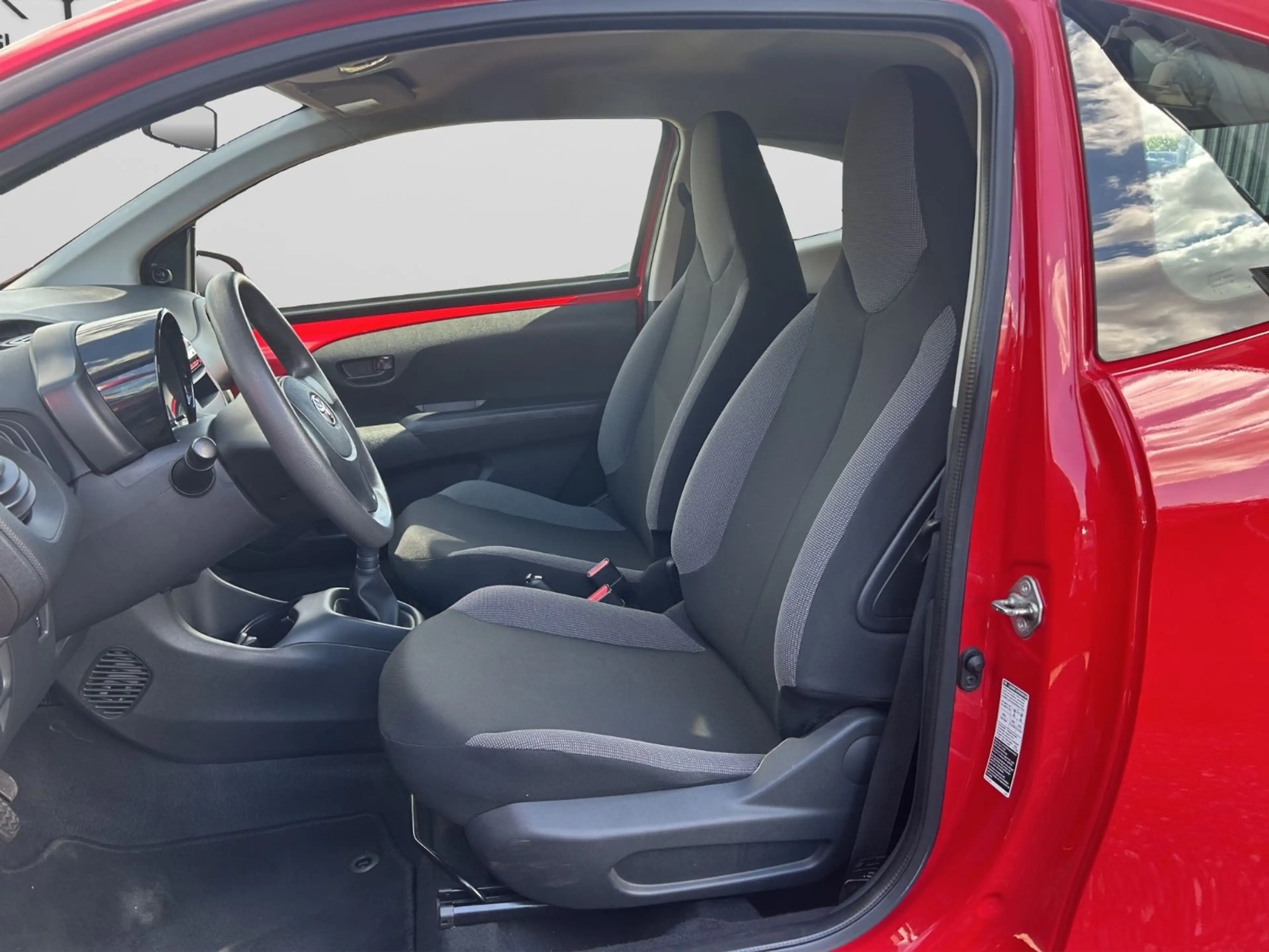 Toyota Aygo AYGO x   / SHZ / 2.Hand / — photo 8