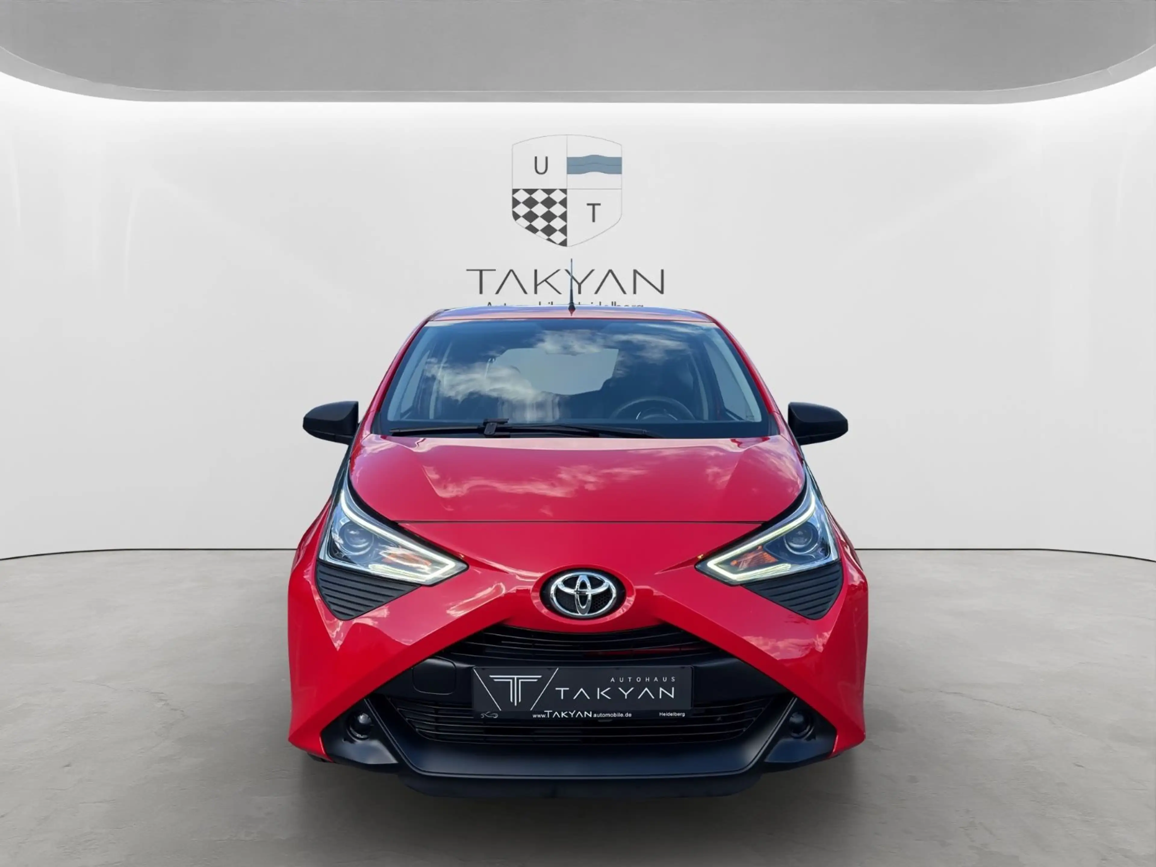 Toyota Aygo AYGO x   / SHZ / 2.Hand / — photo 2