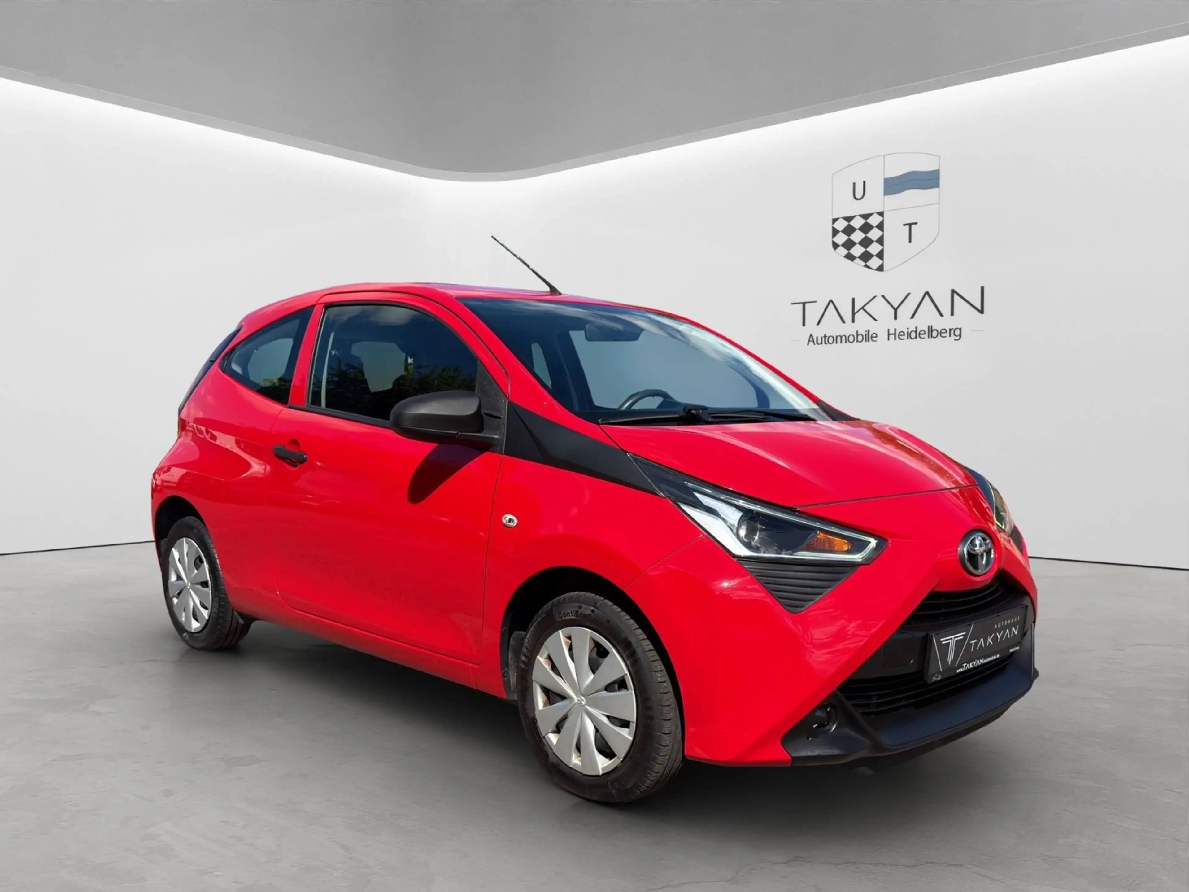 Toyota Aygo AYGO x   / SHZ / 2.Hand / — photo 3