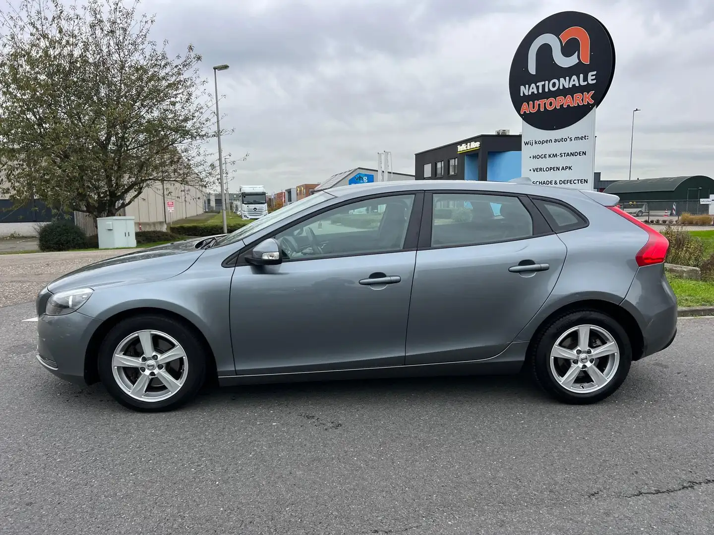 Volvo V40 2015 * 2.0 D2 Base * LMV * AIRCO * ELEC. RAMEN * N Grijs - 2