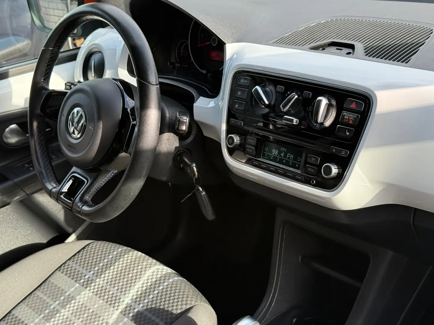 Volkswagen up! 1.0 move up! BlueMotion Automaat Airco Cruise Pdc Wit - 2