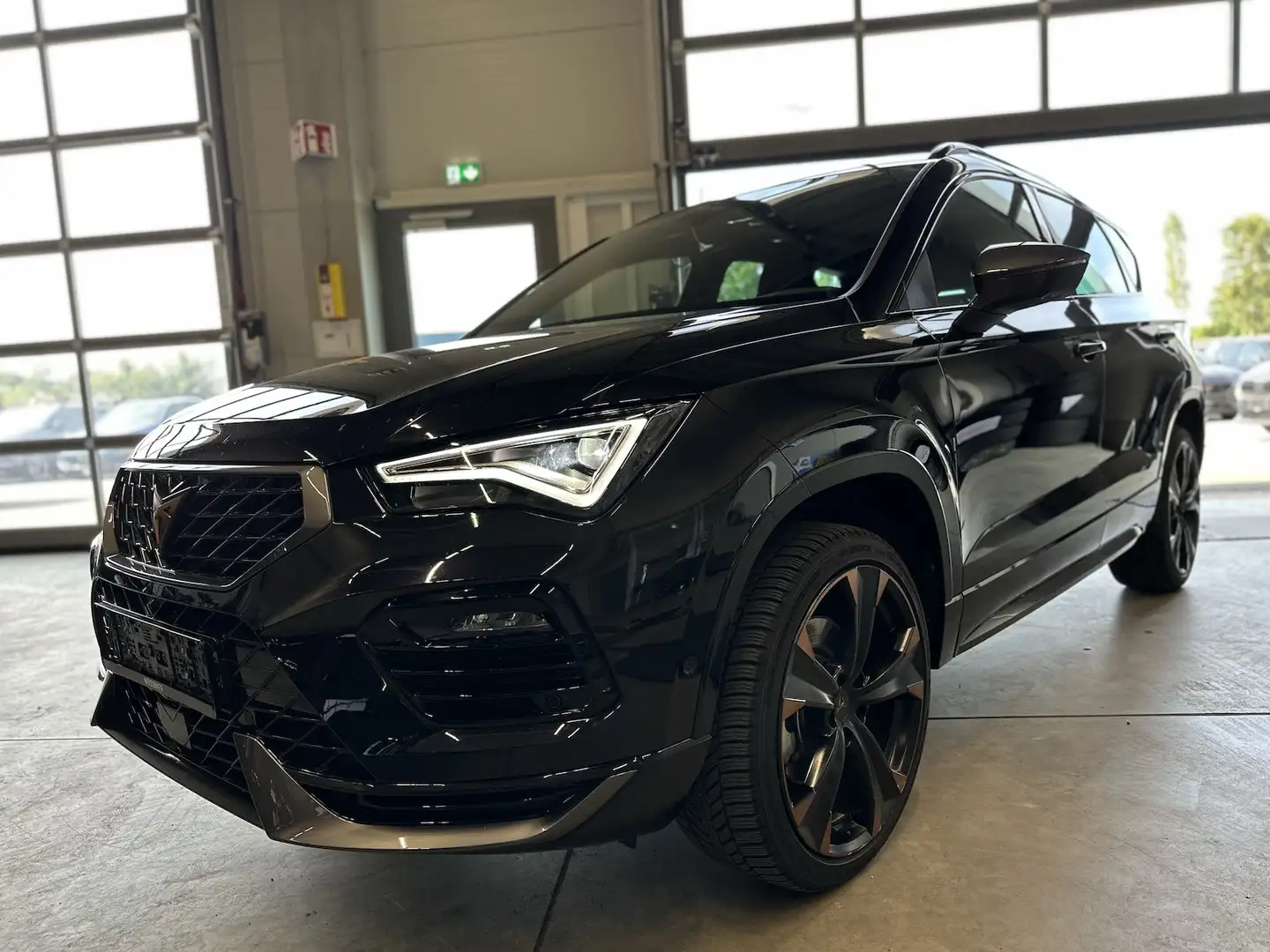 CUPRA Ateca 1,5TSI DSG AHK Assist XL 19´´ PANO Schwarz - 1