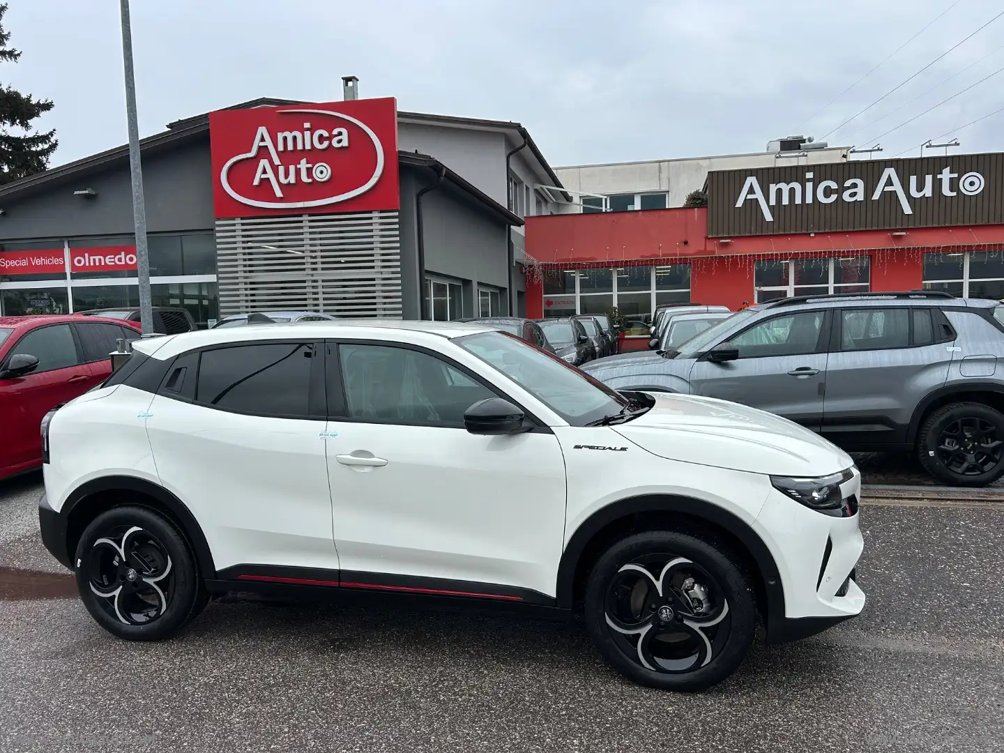 Alfa Romeo Junior 1.2 145 CV Hybrid eDCT6 Speciale Weiß - 1