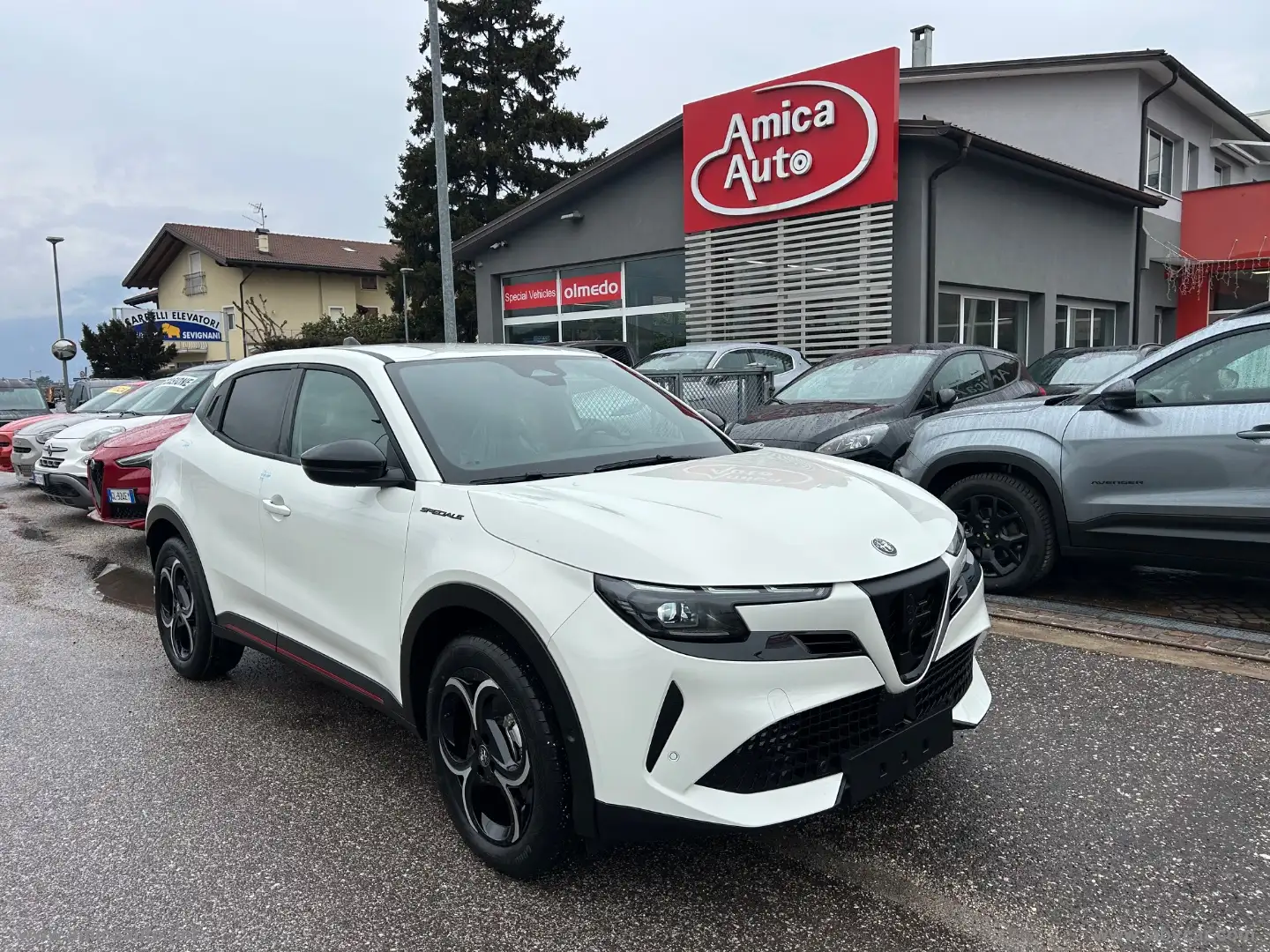 Alfa Romeo Junior 1.2 145 CV Hybrid eDCT6 Speciale Weiß - 2