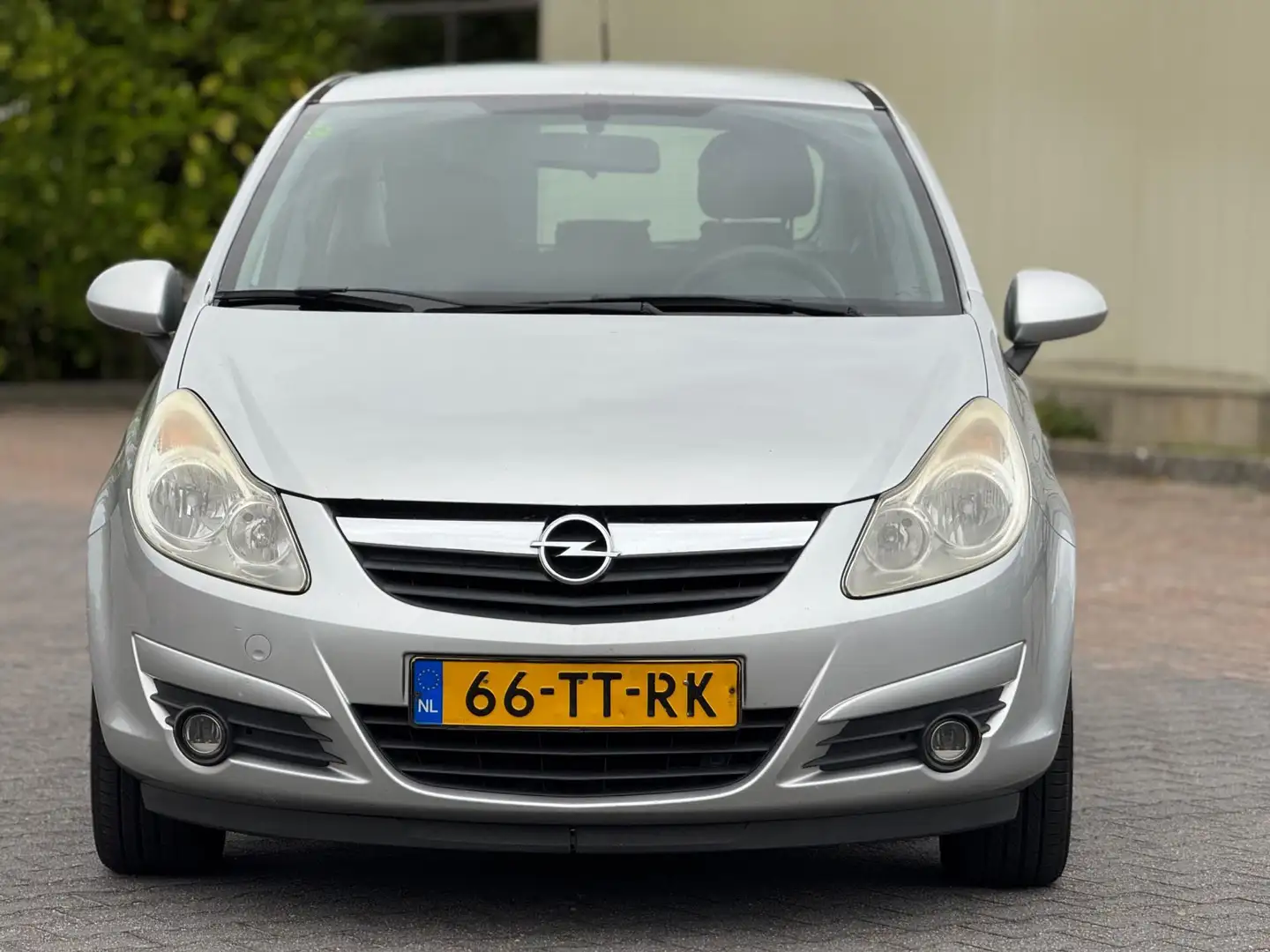Opel Corsa 1.2-16V Enjoy | Airco | APK 28-10-2026 | Elektrisc Grijs - 2