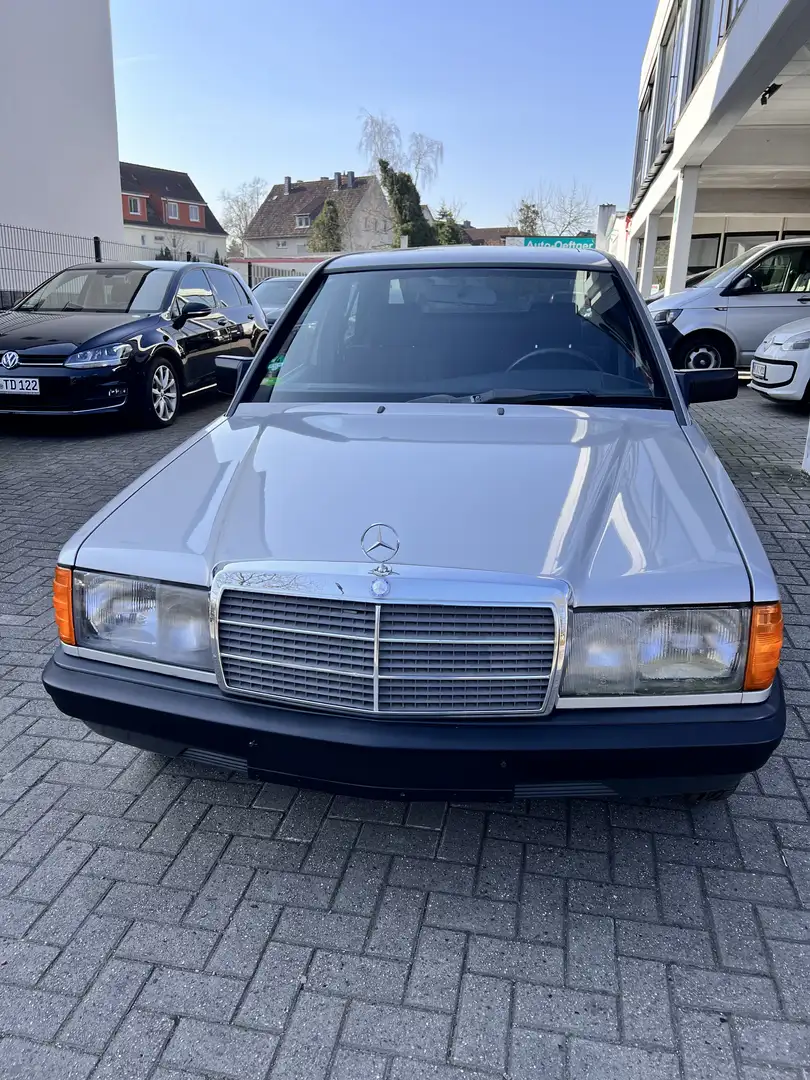 Mercedes-Benz 190 190 E Automatik aus 2 Hand Schiebedach Серебристый - 2