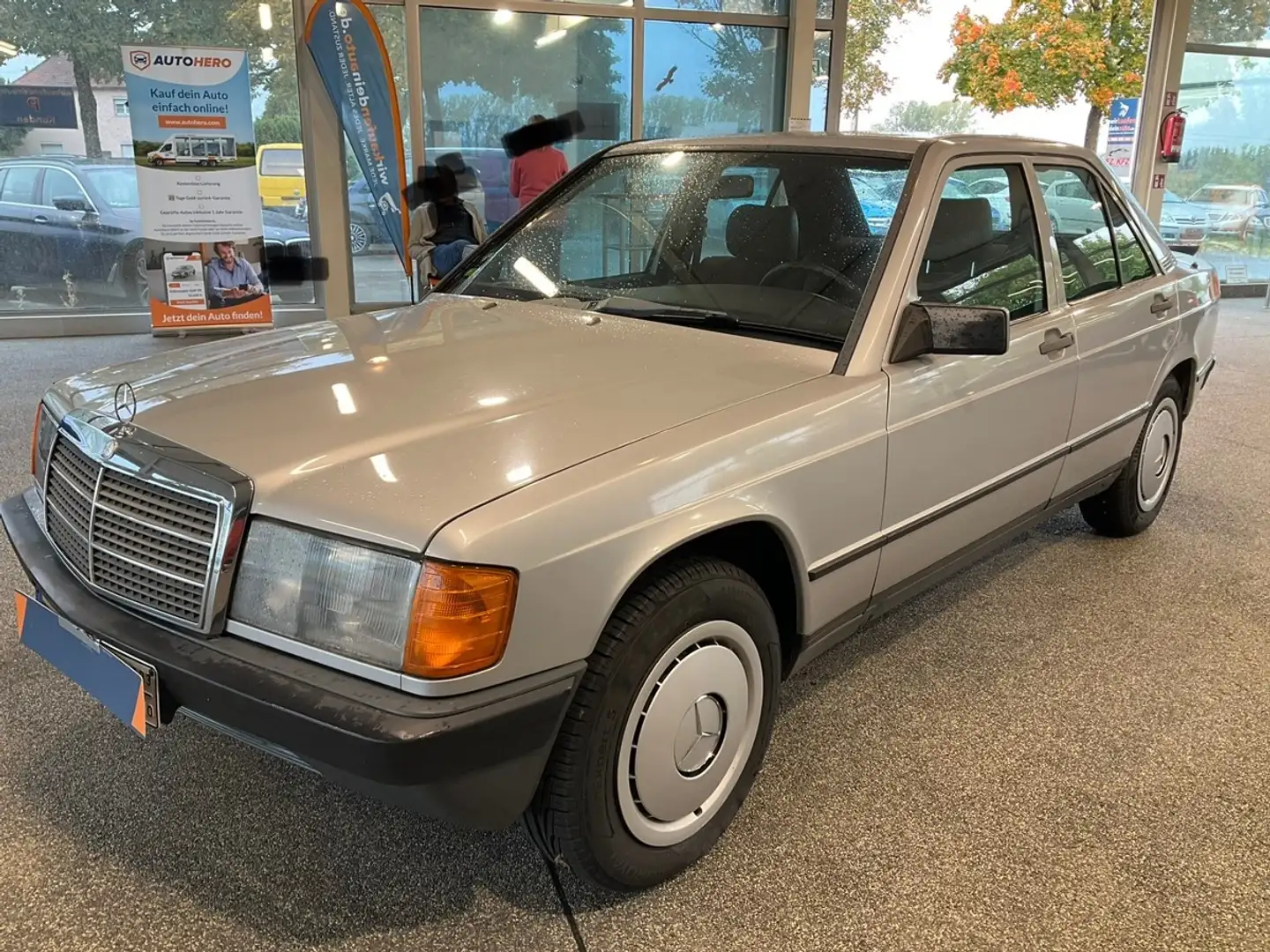 Mercedes-Benz 190 190 E Automatik aus 2 Hand Schiebedach Silber - 1