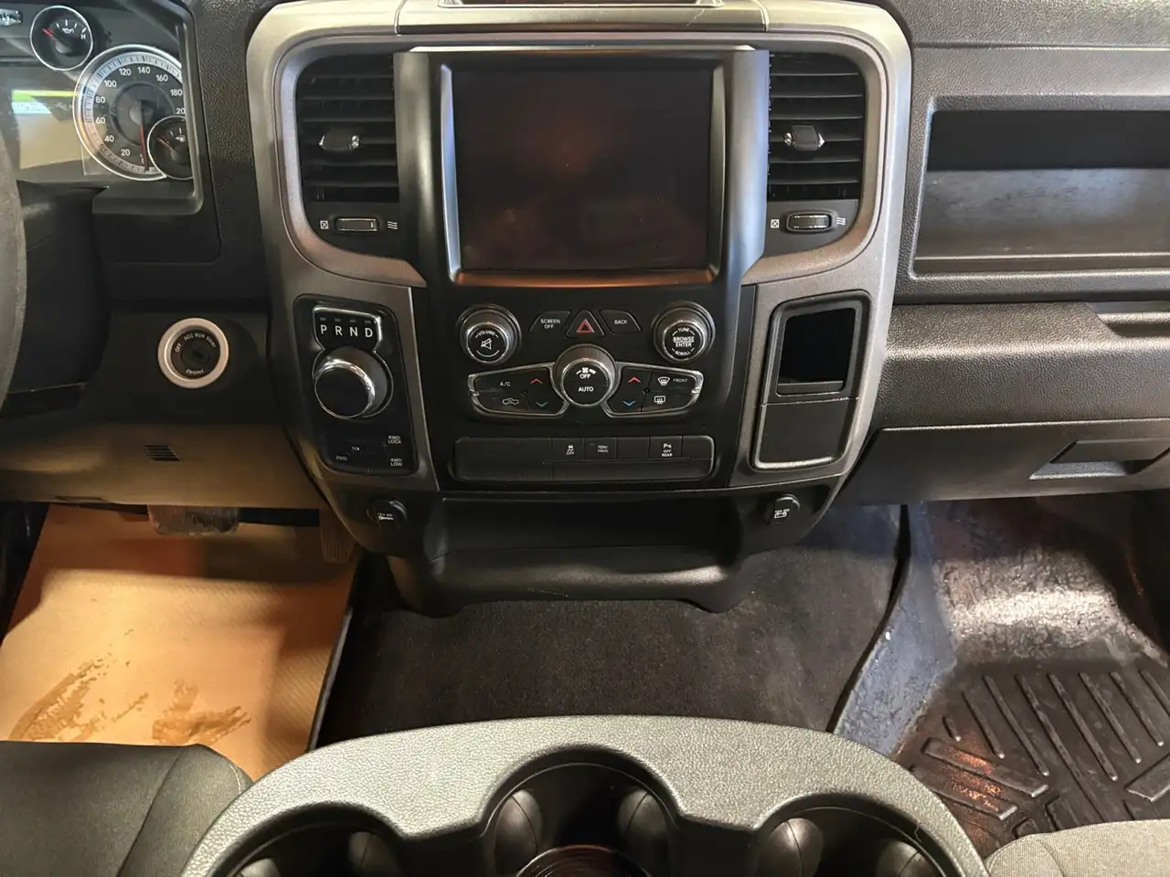 RAM 1500 снимка RAM 1500