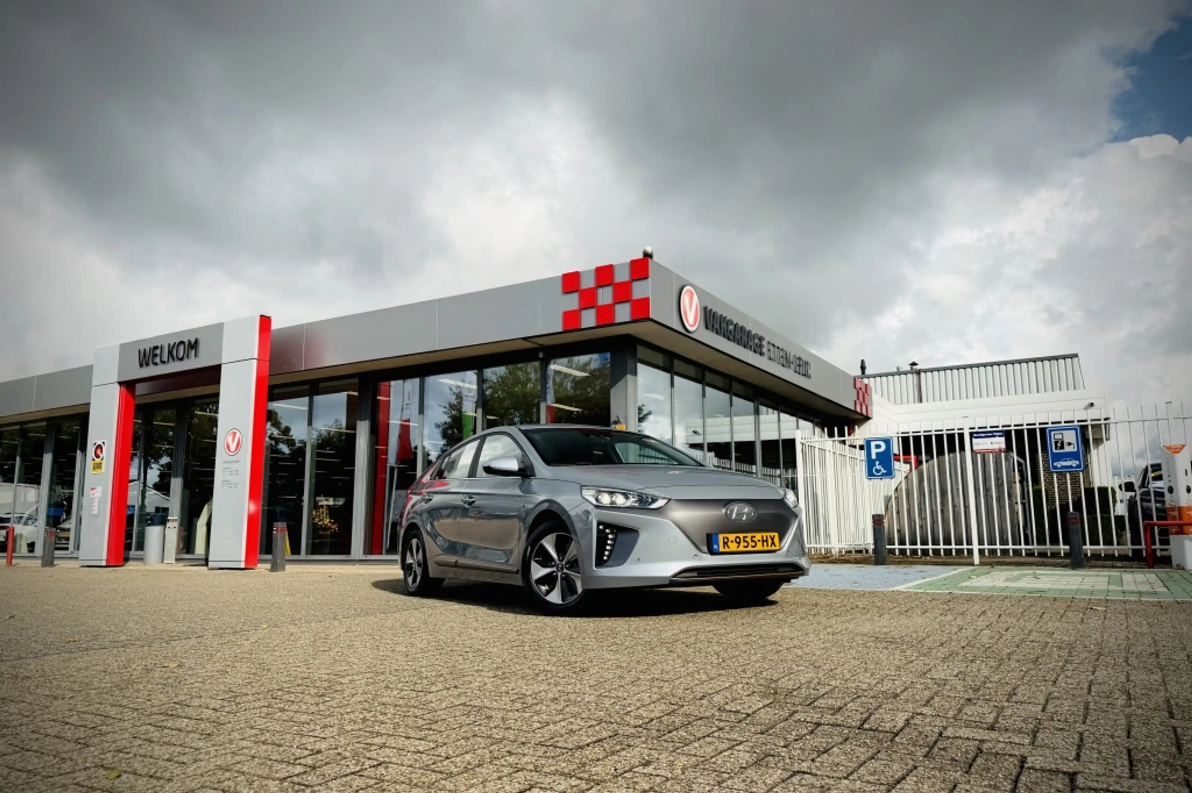 Hyundai IONIQ Premium EV | LEDER | STOELVERWARMING + KOELING — photo 3