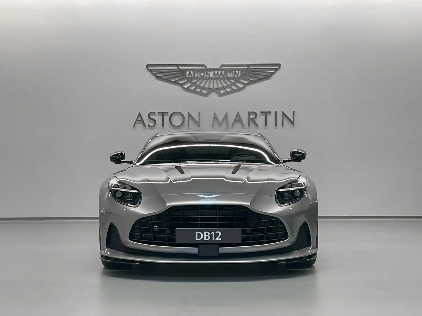 Aston Martin DB12 Coupe | Aston Martin Brussels Silber - 2