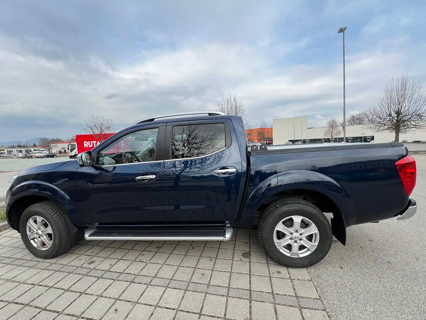 Nissan NP300 NP 300 Navara DC Tekna 190 PS 7AT 4WD AHK EB/Biturbo 2,3 L Diesel Blau - 2