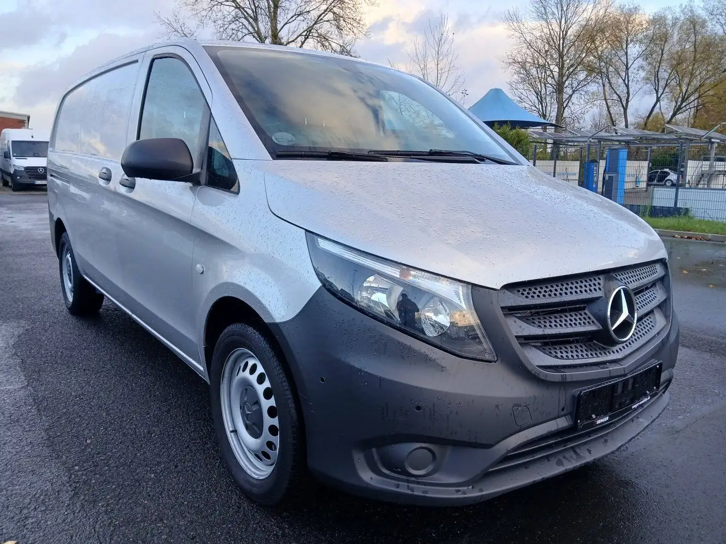 Mercedes-Benz Vito Kasten 114 CDI,4x4 lang,7G-Tronic*Navi*PDC* Silber - 2