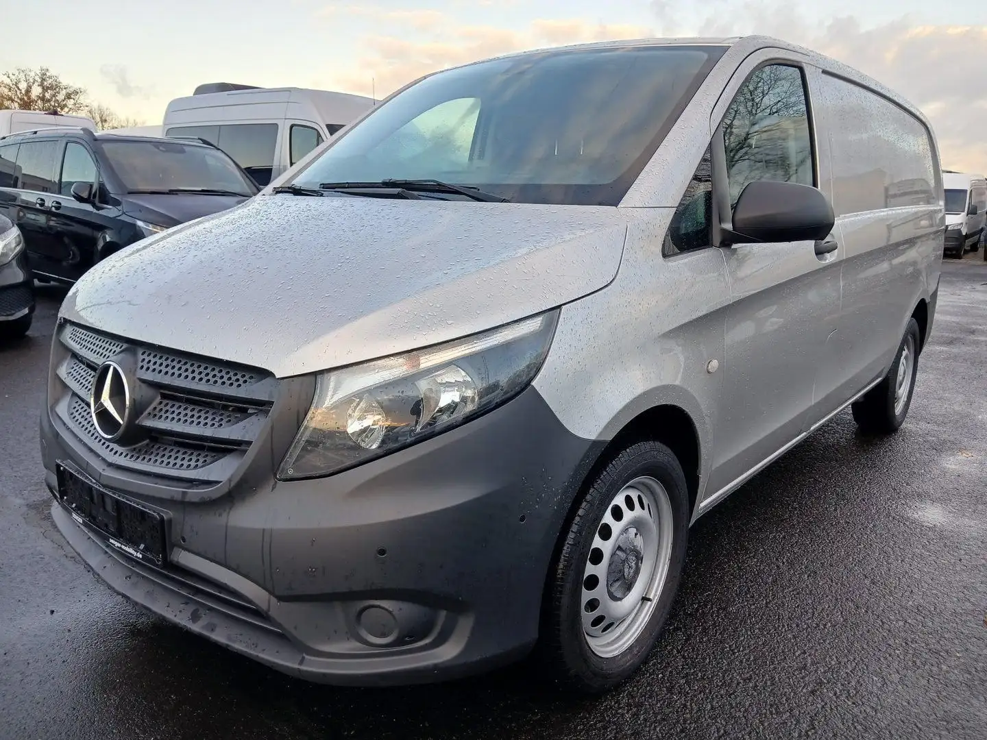 Mercedes-Benz Vito Kasten 114 CDI,4x4 lang,7G-Tronic*Navi*PDC* Silber - 1