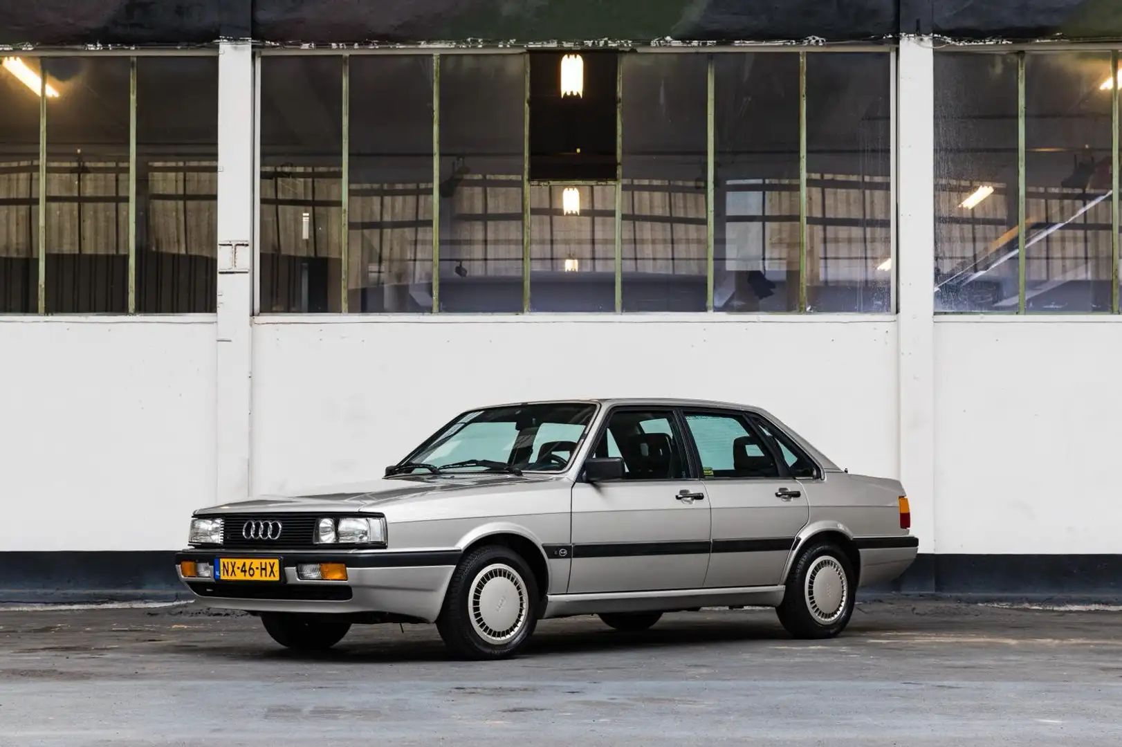 Audi 90 2.0 Grau - 1