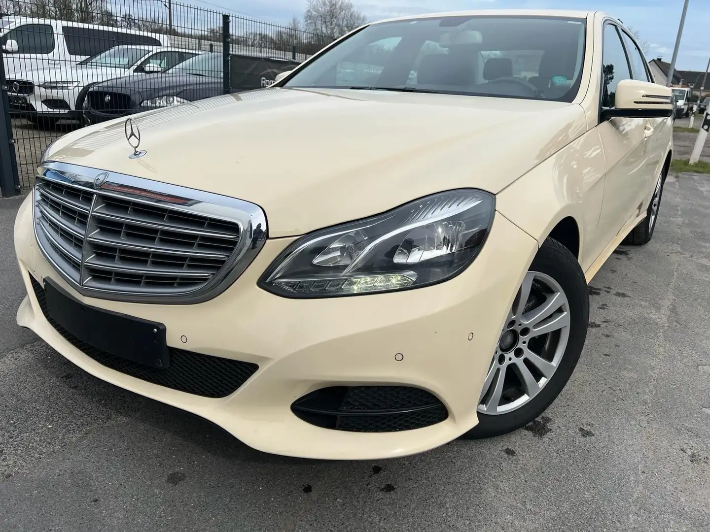 Mercedes-Benz E 220 BlueTEC 9G-TRONIC  Festpreis Gelb - 1