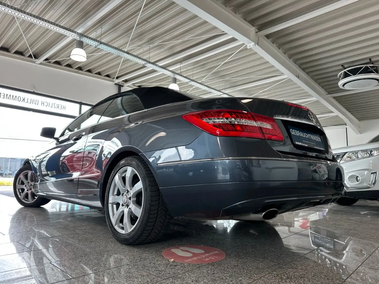 Mercedes-Benz E 250 E -Klasse Cabrio E 250 CGI BlueEfficiency Grau - 2