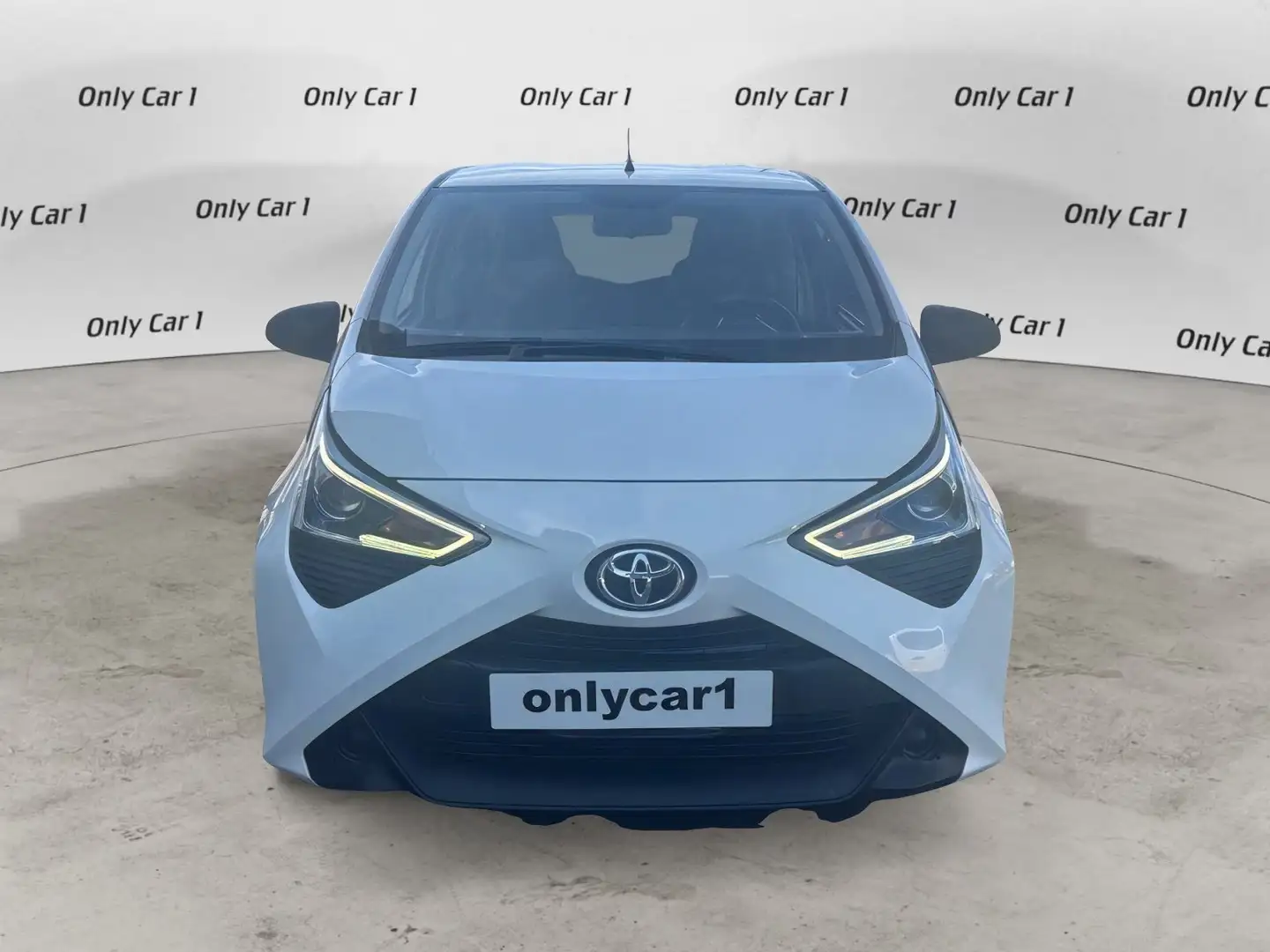 Toyota Aygo 1.0 VVT-i 69 CV 3 porte x-cool Weiß - 2