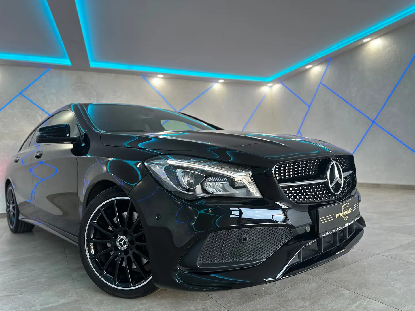 Mercedes-Benz CLA 220 d Shooting Brake 4MATIC Aut.*AMG-LINE*AHK*LED* Nero - 1