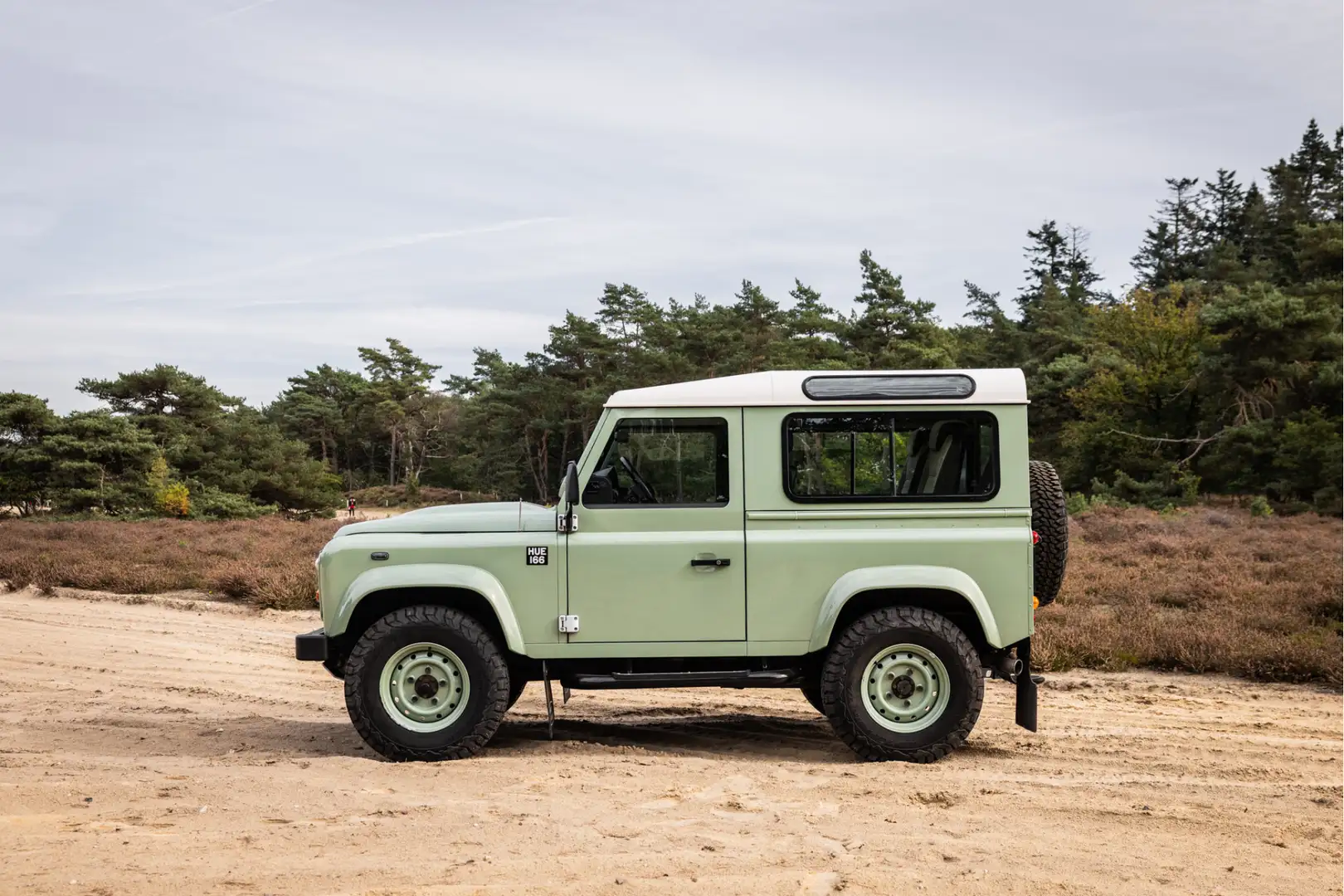 Land Rover Defender 2.2Tdci Station Wagon Heritage Limited Edition Groen - 2
