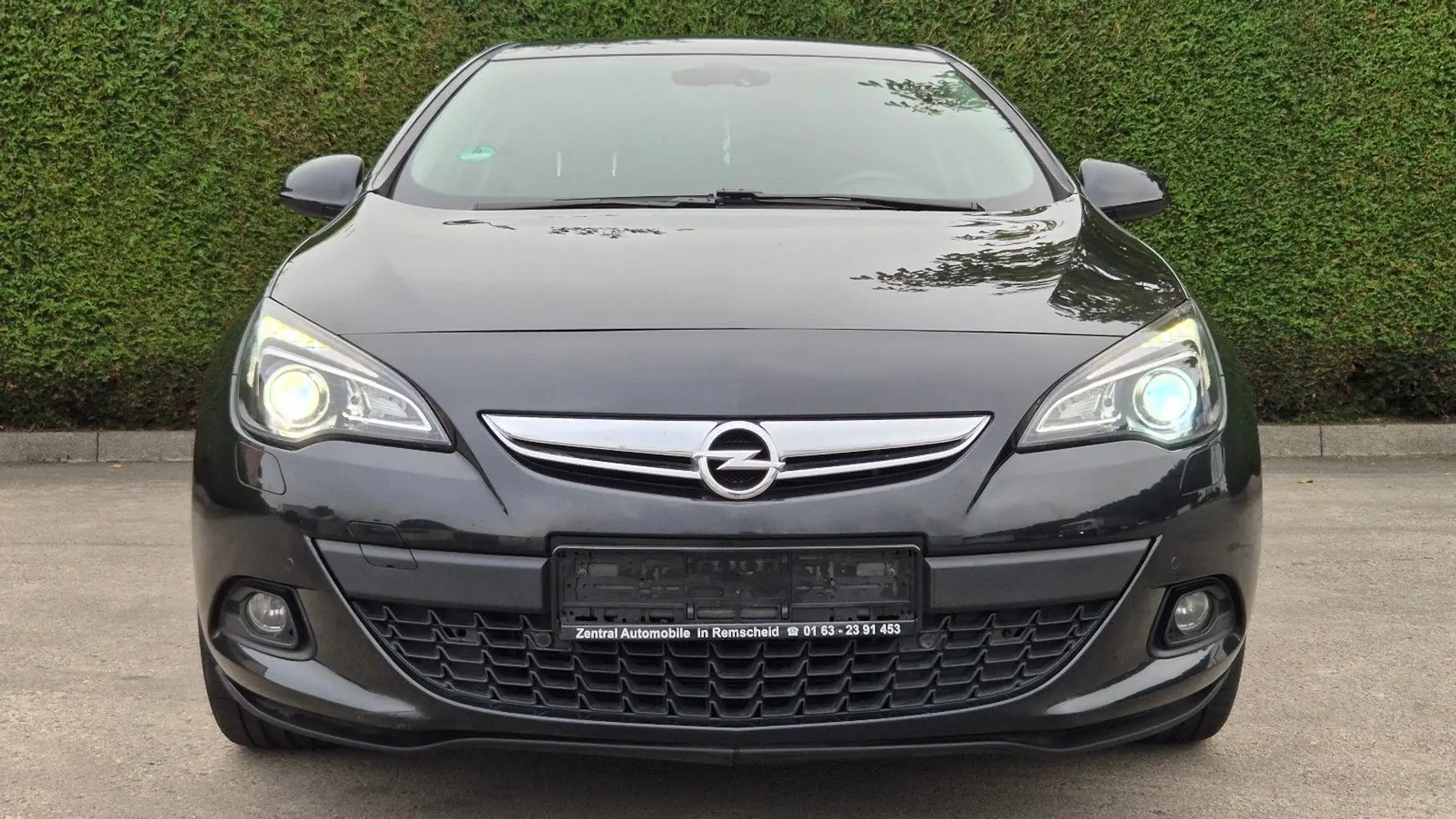 Opel Astra GTC 1.6 Turbo 74.000KM/NAVI/XENON/20 ZOLL Schwarz - 2
