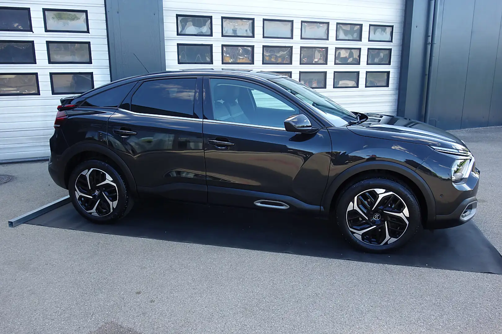 Citroen C4 PureTech 130 S&S Shine Edition EAT8 Aut. Schwarz - 2