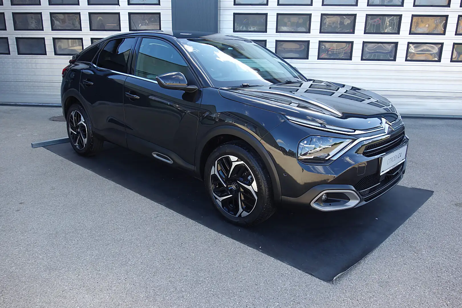 Citroen C4 PureTech 130 S&S Shine Edition EAT8 Aut. Schwarz - 1