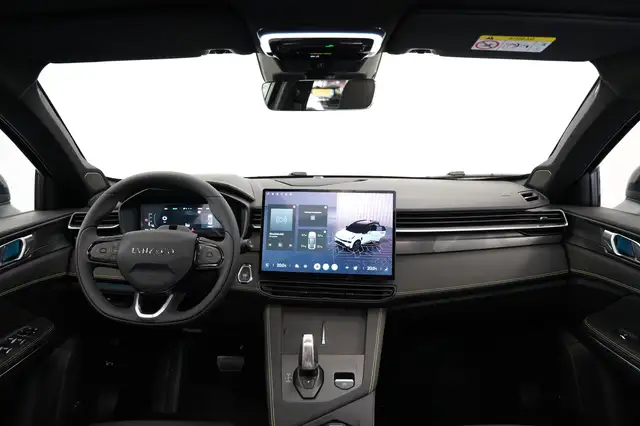 Lynk & Co 01 view 6