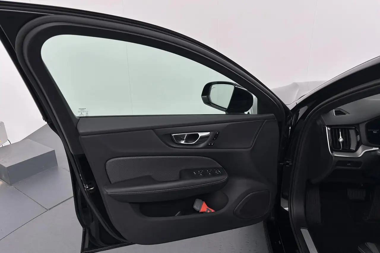 Volvo V60 2.0 B3 Plus Dark – Scandinavisch design met karakt, миниатюра 29